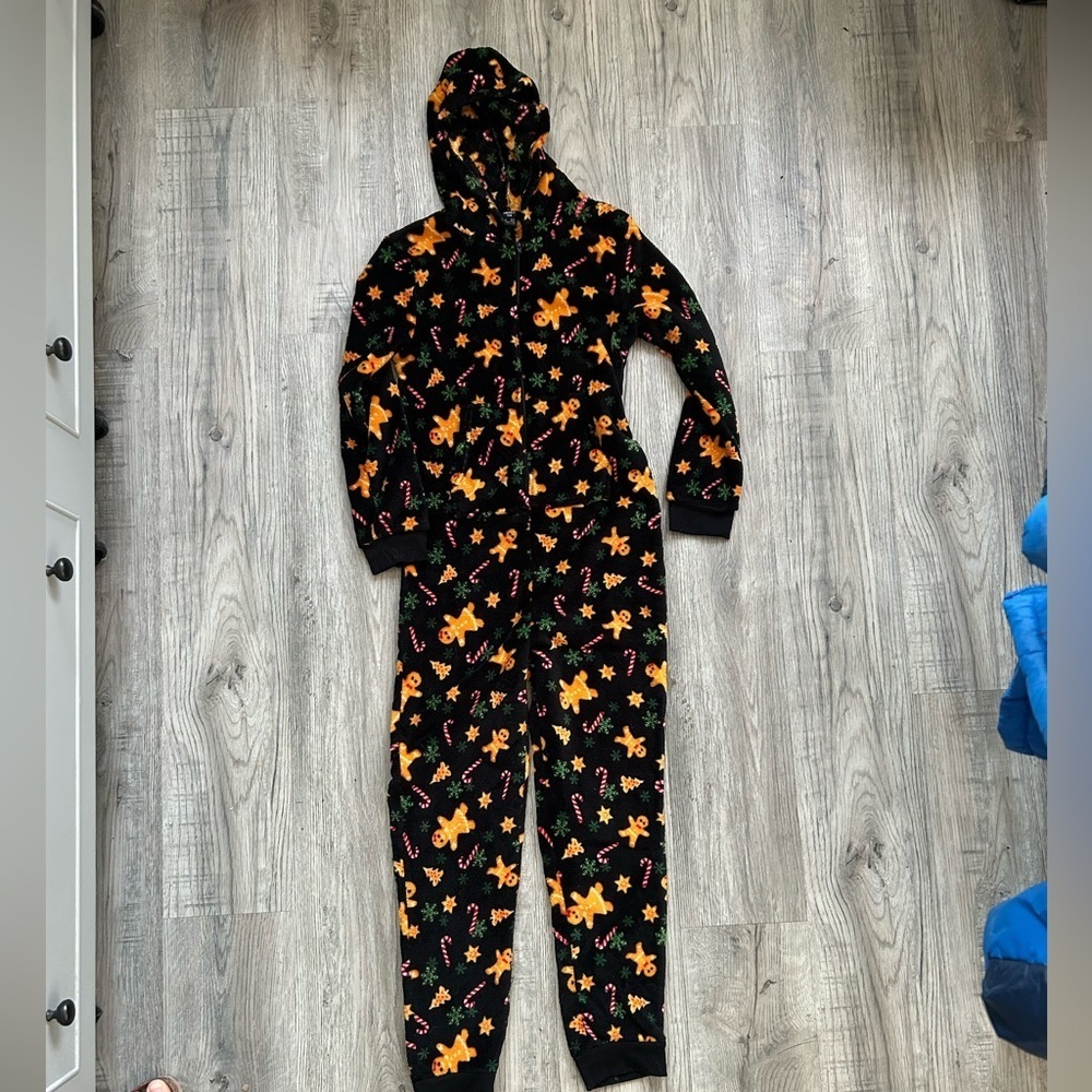 Forever 21 Kids Gingerbread Men Patterned‎ Onsie Pajama Sz 13/14